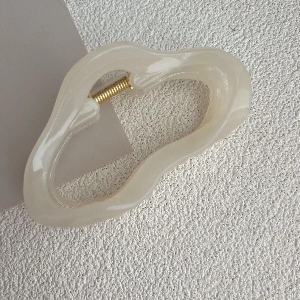 The Kinstu Clear Clip