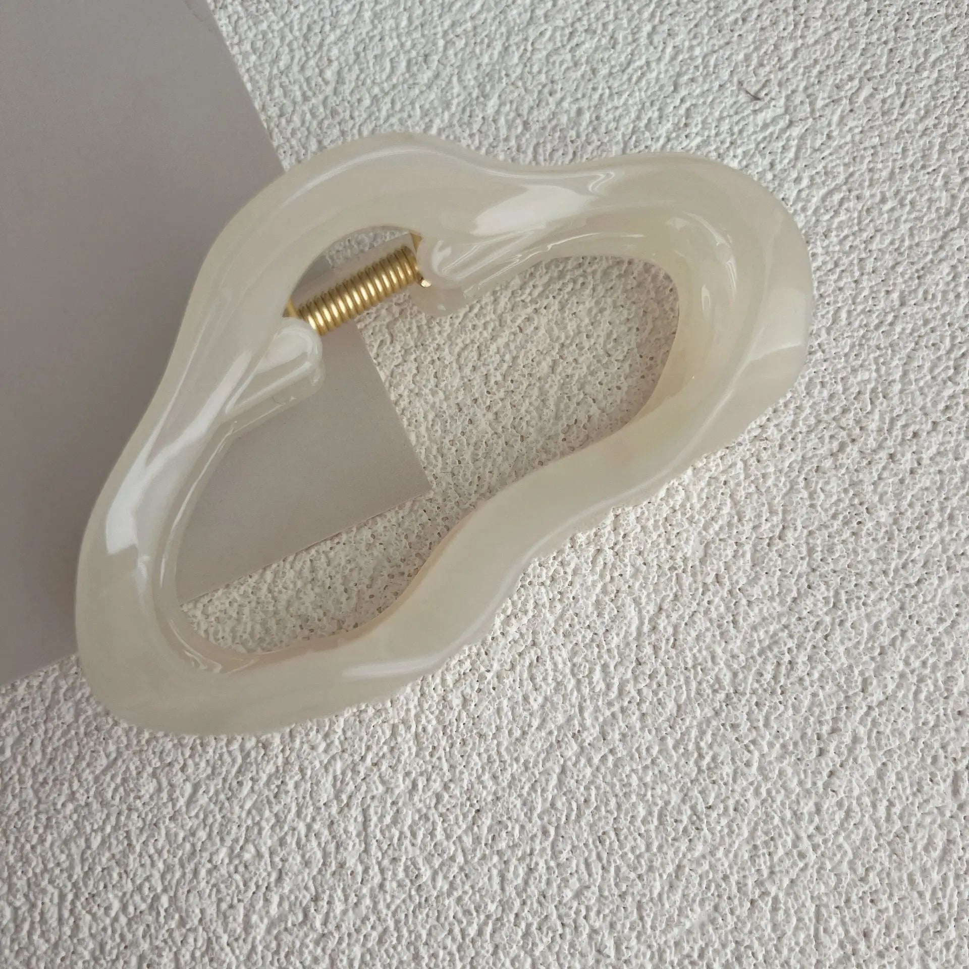 The Kinstu Clear Clip